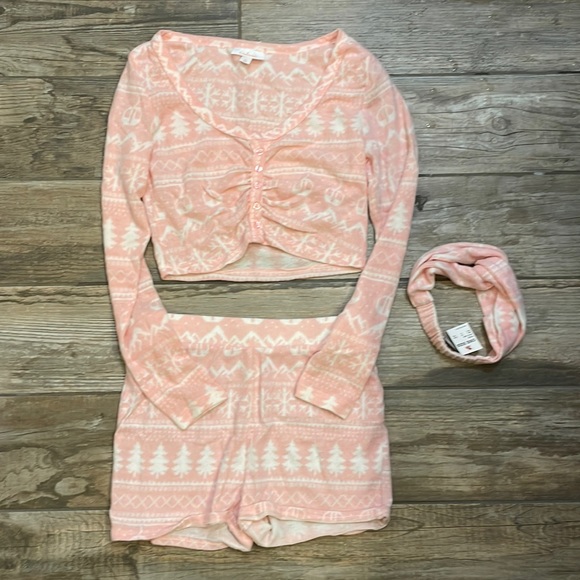 BNWT Pink & White Lounge Set - Shirt, Shorts, and Headband - Picture 1 of 2